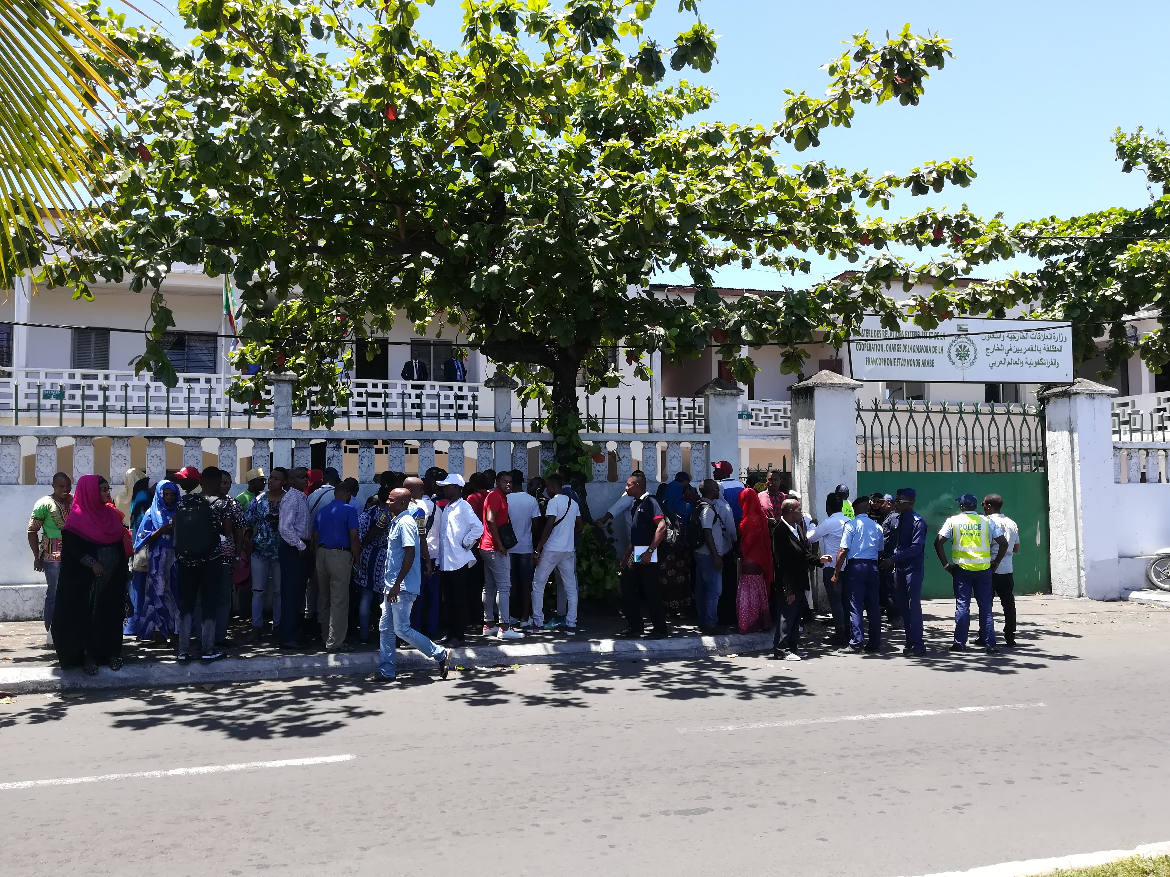 image Visa étudiants pour le Maroc / Laissés sans réponse, les étudiants manifestent devant le ministère